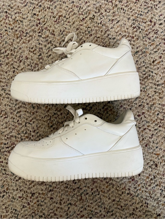 Steve Madden Shoes - Steve Madden White Leather Lace-Up Sneakers